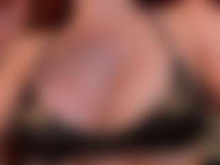 Live cam show with Mia Farrell - Average on StripNow