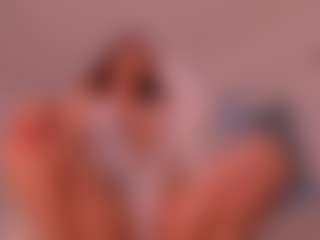 Live cam show with Mia Farrell - Flashing on Camsoda