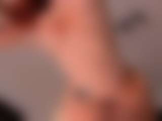 Live cam show with Mia Farrell - Average on Camsoda