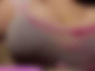 Live cam show with Ayana Delatorre - Green Eyes on friskycurves.com