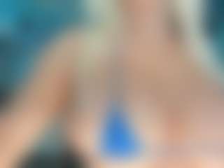 adrianna777's Live Sex Cam Show
