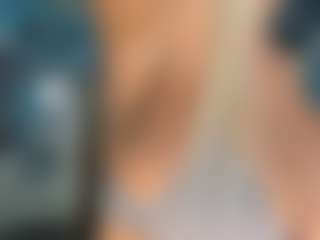 adrianna777's Live Sex Cam Show