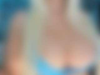 adrianna777's Live Sex Cam Show