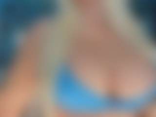 adrianna777's Live Sex Cam Show