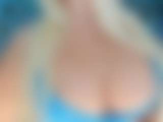adrianna777's Live Sex Cam Show