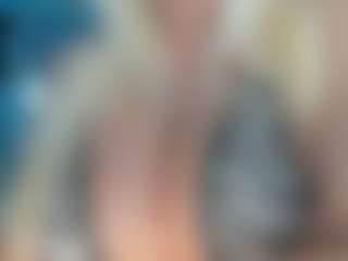 adrianna777's Live Sex Cam Show