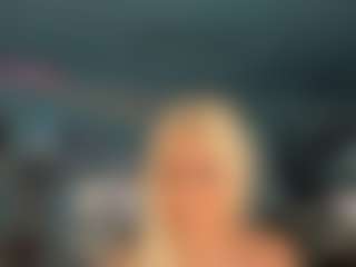 adrianna777's Live Sex Cam Show