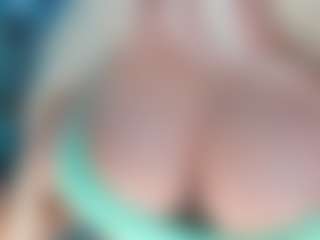 adrianna777's Live Sex Cam Show