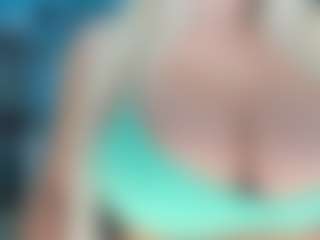 adrianna777's Live Sex Cam Show