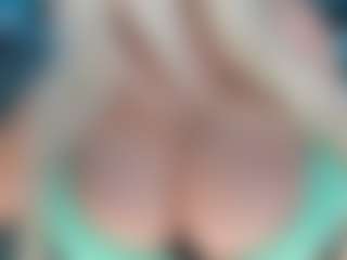 adrianna777's Live Sex Cam Show