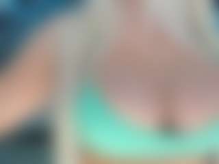 adrianna777's Live Sex Cam Show