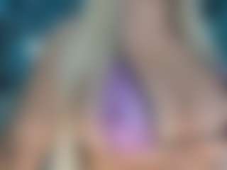 adrianna777's Live Sex Cam Show