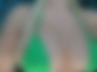 Live cam show with adrianna777 - Petite MILF on xDating