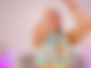 Live cam show with Lori Bauer - Shaved Pussy Toys on madthumbs