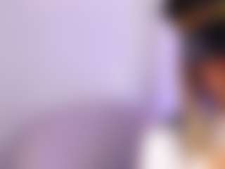 Live cam show with Dani Rouge - Spread on CamSextacy