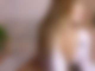 Live cam show with Dani Rouge - Virgin on CamwithHer
