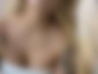 Live cam show with Dani Rouge - Blonde Hair on luckytryst.com