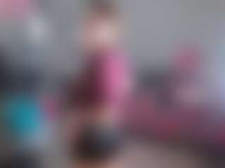 Live cam show with Amethyst Aura - Shaved Pussy Brown Hair on Dolls Live