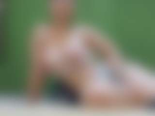 Live cam show with juliashane - Average on CamwithHer