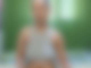 Live cam show with juliashane - Secretary on Latina Girls