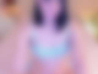 Live cam show with Soffy Watson - Plug on Soda Cam