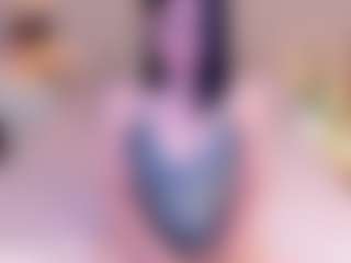 Live cam show with Soffy Watson - Control on studioflirtlive.com