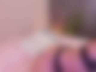 Live cam show with Soffy Watson - Skinny on Camsoda