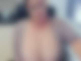 lovelyclara4u's Live Sex Cam Show