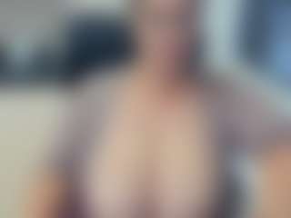 lovelyclara4u's Live Sex Cam Show