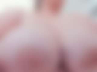 lovelyclara4u's Live Sex Cam Show