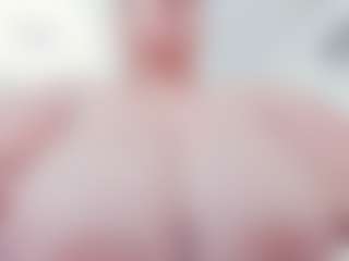 lovelyclara4u's Live Sex Cam Show