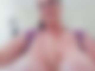 lovelyclara4u's Live Sex Cam Show
