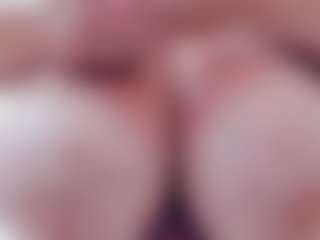 lovelyclara4u's Live Sex Cam Show