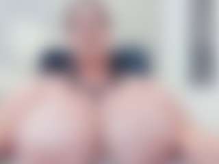 lovelyclara4u's Live Sex Cam Show