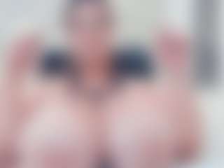 lovelyclara4u's Live Sex Cam Show