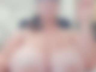 lovelyclara4u's Live Sex Cam Show