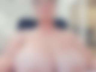 lovelyclara4u's Live Sex Cam Show