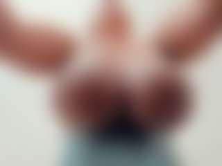 lovelyclara4u's Live Sex Cam Show