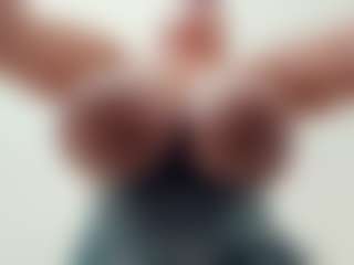 lovelyclara4u's Live Sex Cam Show