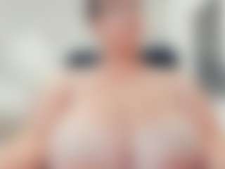 lovelyclara4u's Live Sex Cam Show