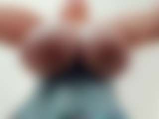 lovelyclara4u's Live Sex Cam Show