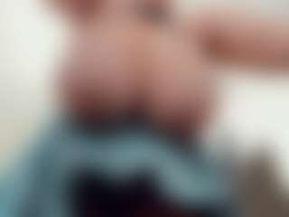 lovelyclara4u's Live Sex Cam Show