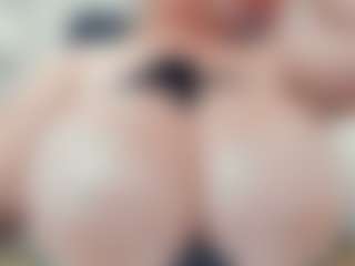 lovelyclara4u's Live Sex Cam Show