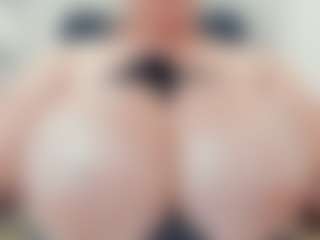 lovelyclara4u's Live Sex Cam Show