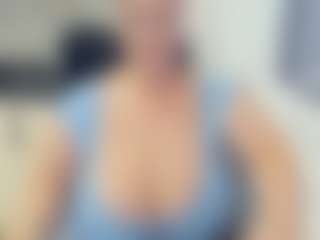 lovelyclara4u's Live Sex Cam Show