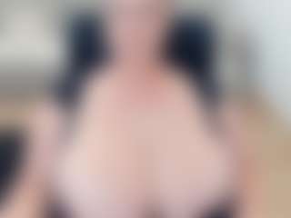 lovelyclara4u's Live Sex Cam Show