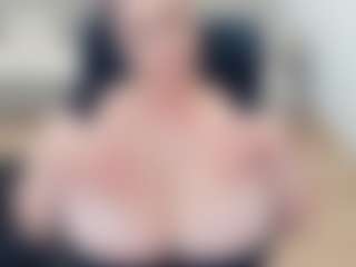 lovelyclara4u's Live Sex Cam Show