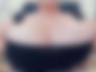 lovelyclara4u's Live Sex Cam Show