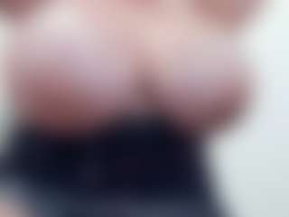 lovelyclara4u's Live Sex Cam Show