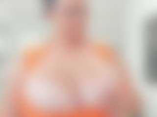 lovelyclara4u's Live Sex Cam Show